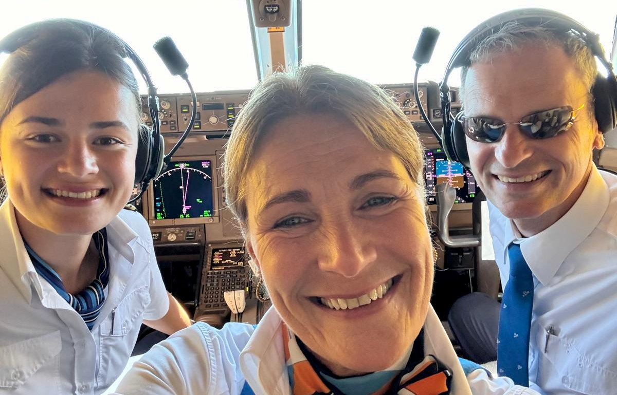 Pilot gets surprise of a lifetime: both parents on her flight