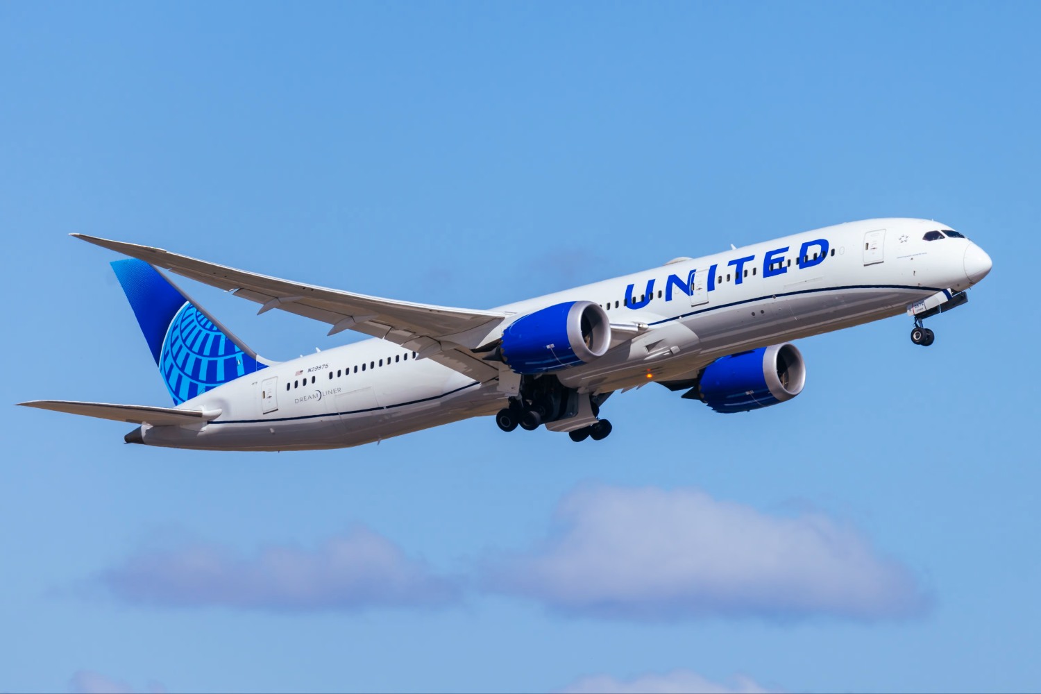 United overtakes ANA as top 787 operator