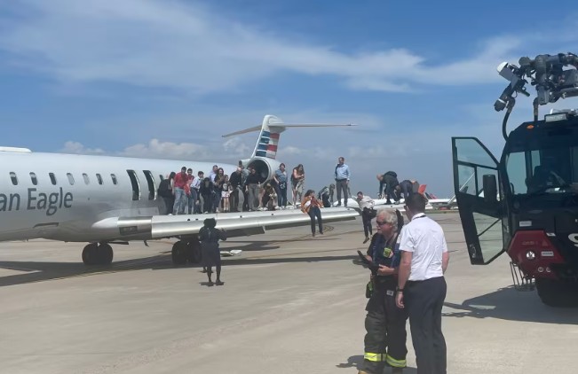 American Airlines plane, with congressman onboard, makes emergency landing after smoke detected in the cabin