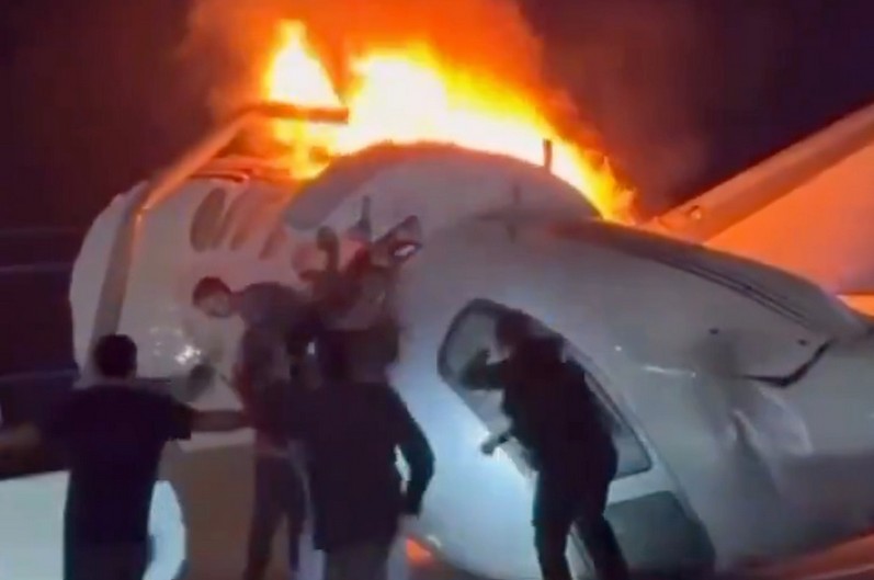 Cessna Citation jet crashes onto Texas highway