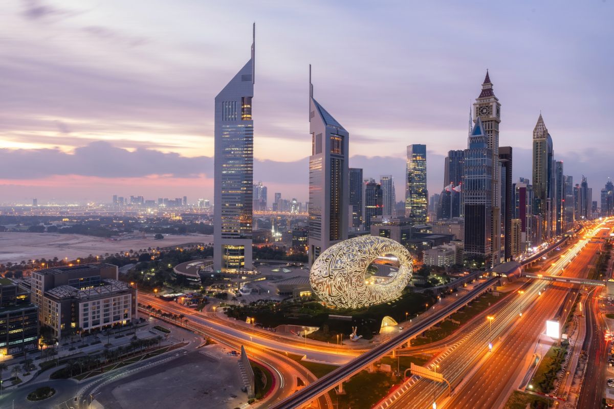Emirates offers free Dubai hotel stays and summer discounts for travellers