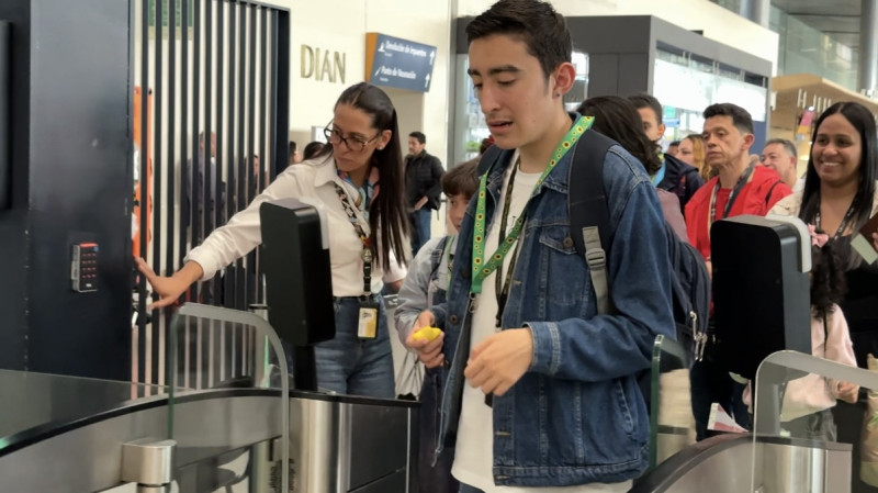 Emirates brings autism-friendly travel rehearsal to Colombia