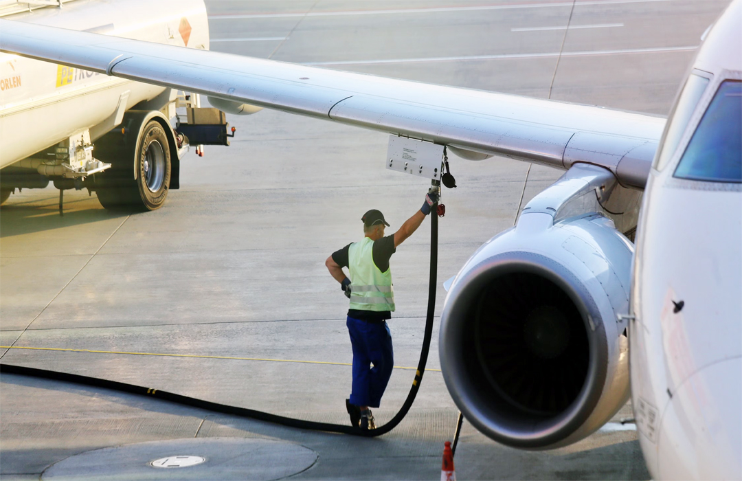 Jet fuel costs spike, airline hedges fail
