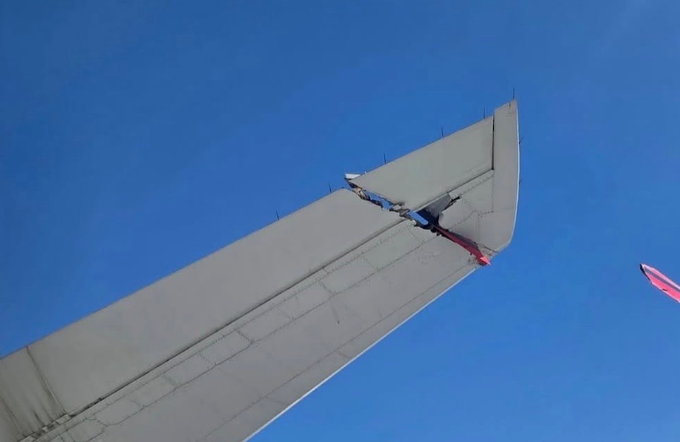 Delta A350 hits Air Canada 777 tail at Los Angeles airport