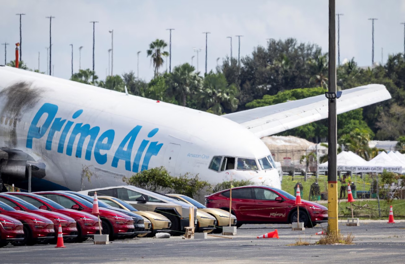Pilots considered aborting landing after touchdown in Miami cargo crash, NTSB says