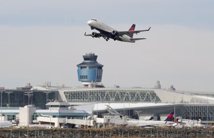 FAA slows flights at New York, Philadelphia airports 
