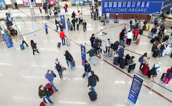 US airlines issue travel waivers as winter storm threatens widespread disruptions