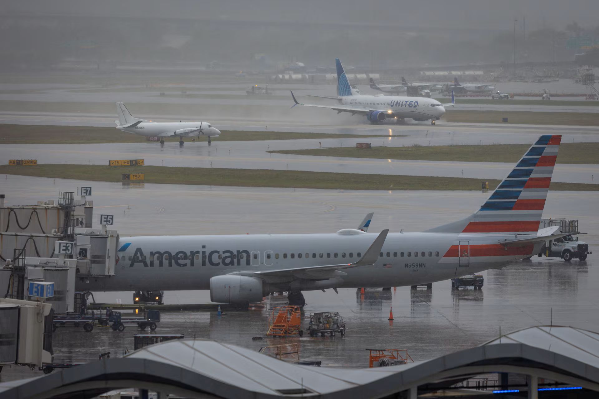 US airlines' fuel costs soared in April to $6.5 billion