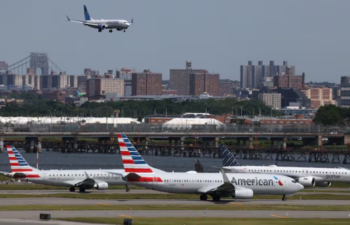US targets $2.2 billion in rebates to airlines that retrofit planes over wireless interference
