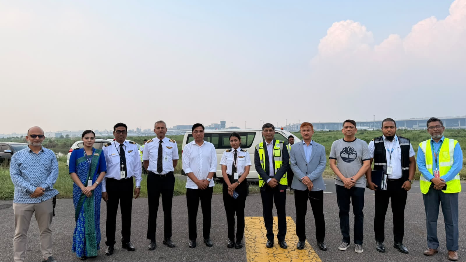 Millat visits Biman aircraft after emergency landing