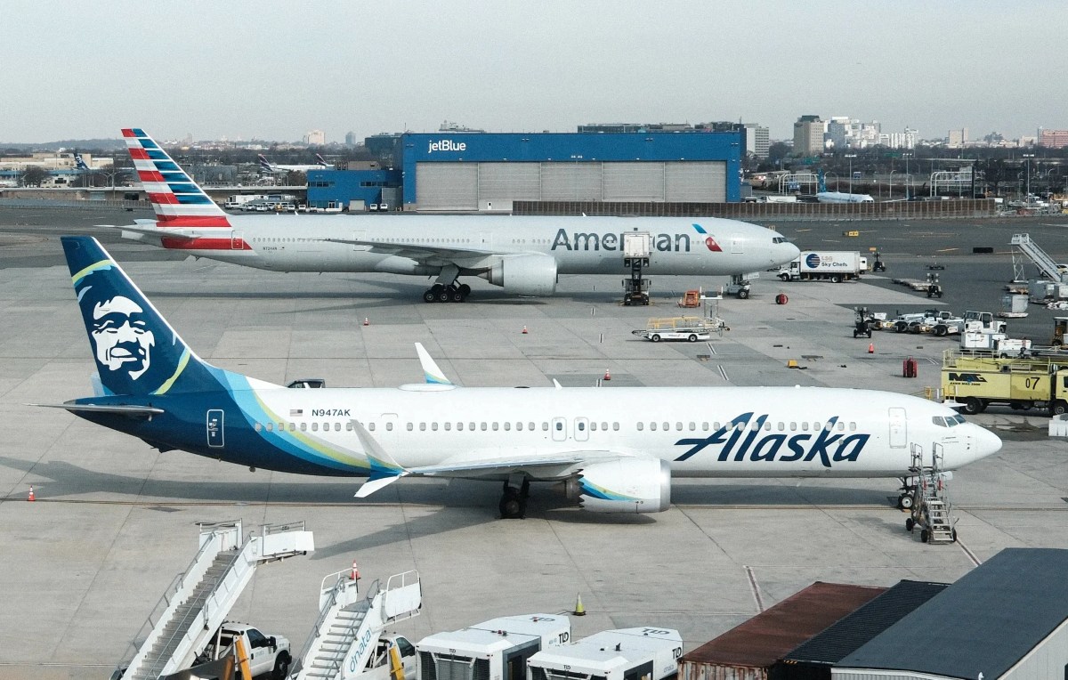 American Airlines explores Alaska Air revenue sharing deal: Bloomberg